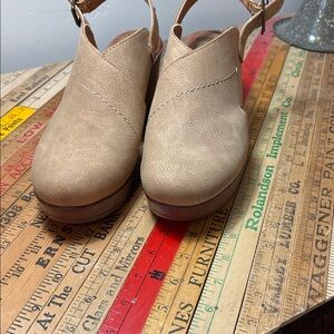 b.o.c. Tan Leather Women's Mules